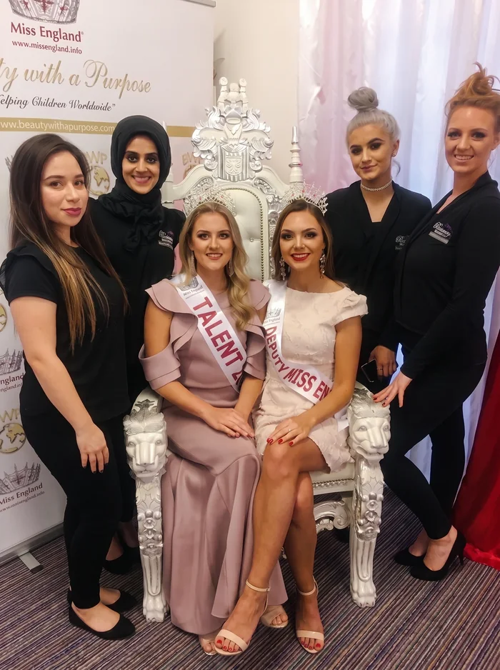 Echipa de make-up artiști alături de câștigătoarele Miss England, Talent și Deputy Miss England - Pucca Diana