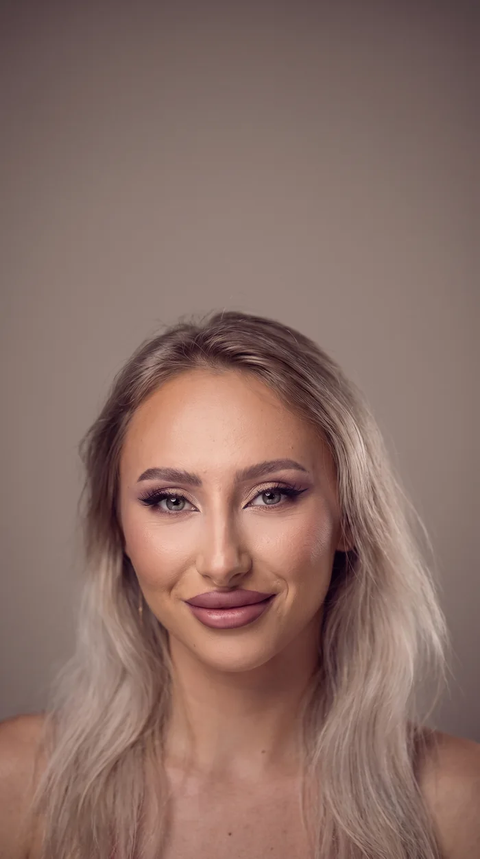 Machiaj pentru ochi albaștri, glam cu tonuri reci și gene definite - Pucca Diana, makeup artist în Bacău